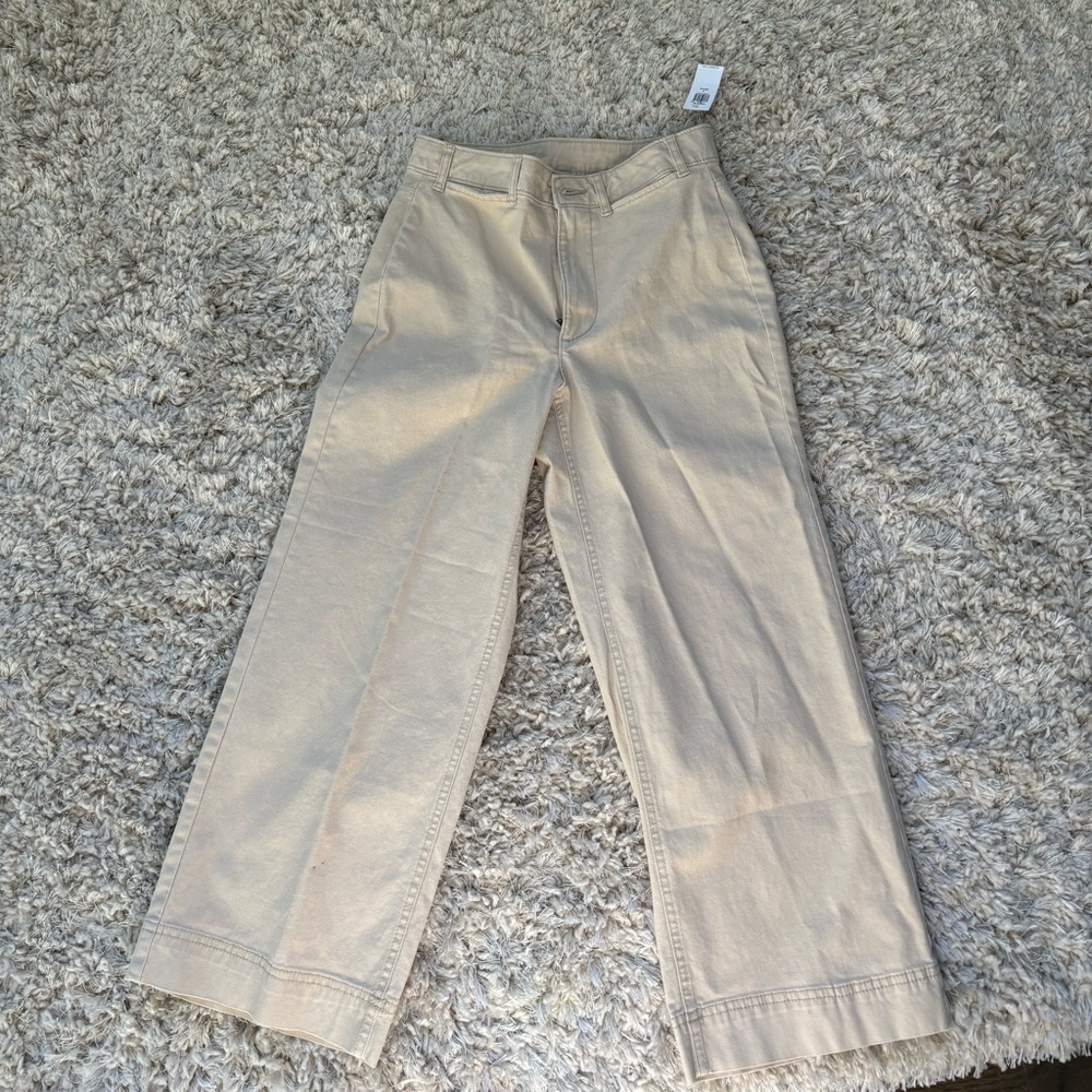 Wide-legged pants